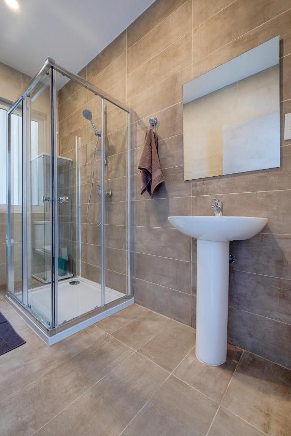 Modern Family Retreat In Gzira Lägenhet *