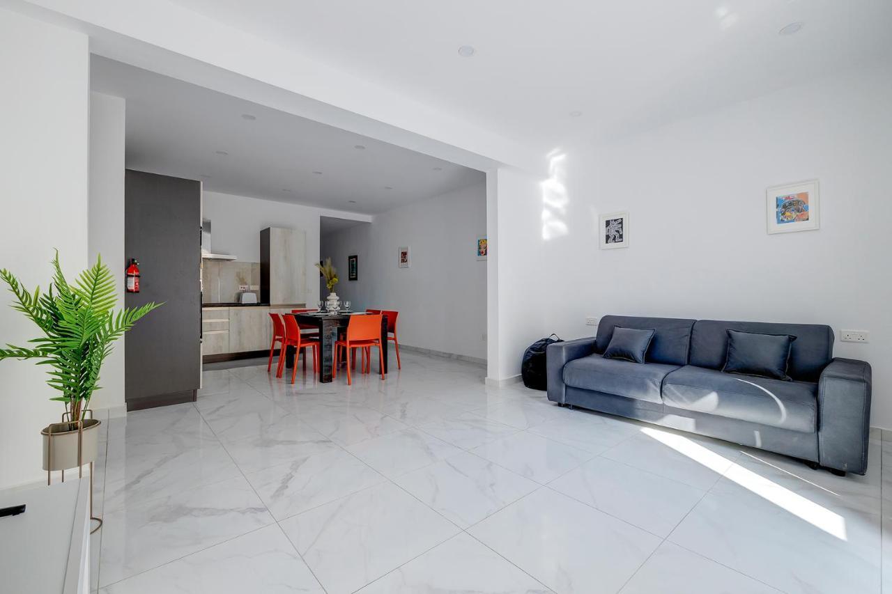 Modern Family Retreat In Gzira