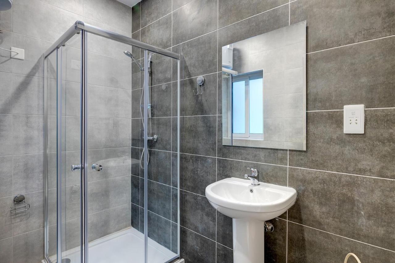 Modern Family Retreat In Gzira Sliema