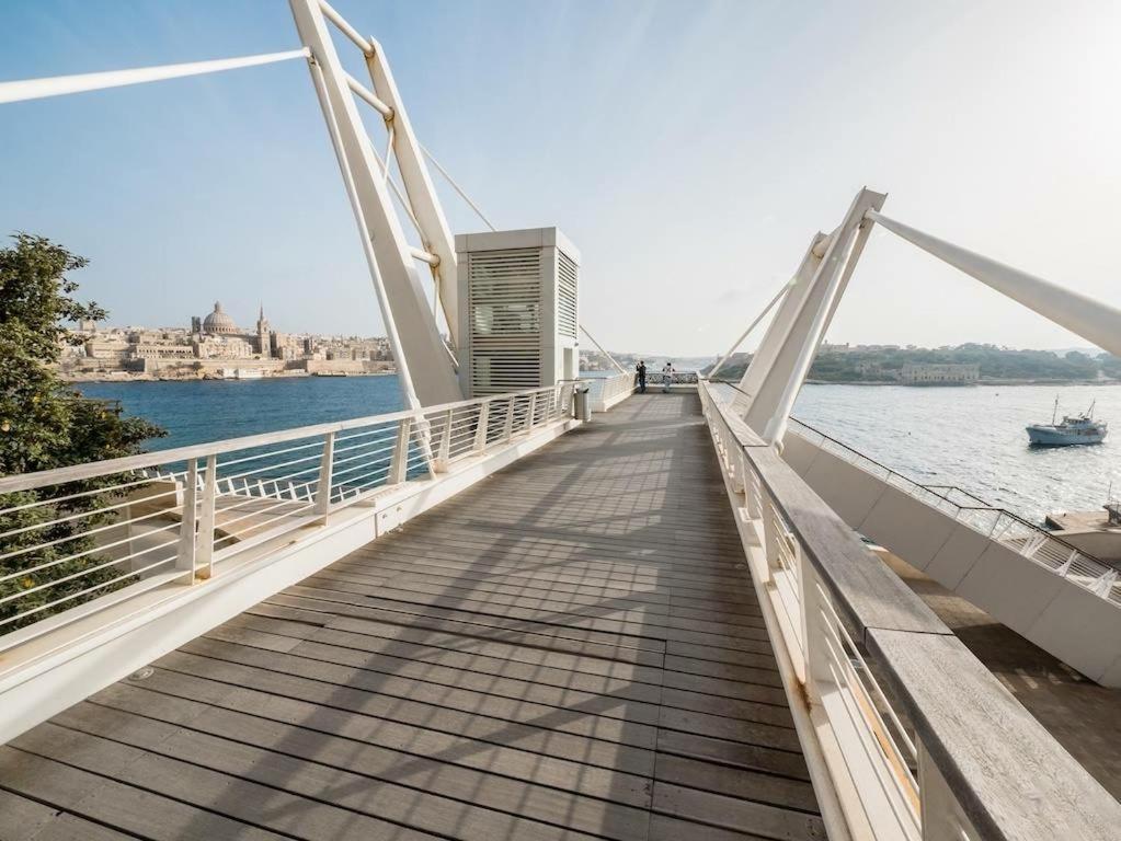 Modern Family Retreat In Gzira Sliema